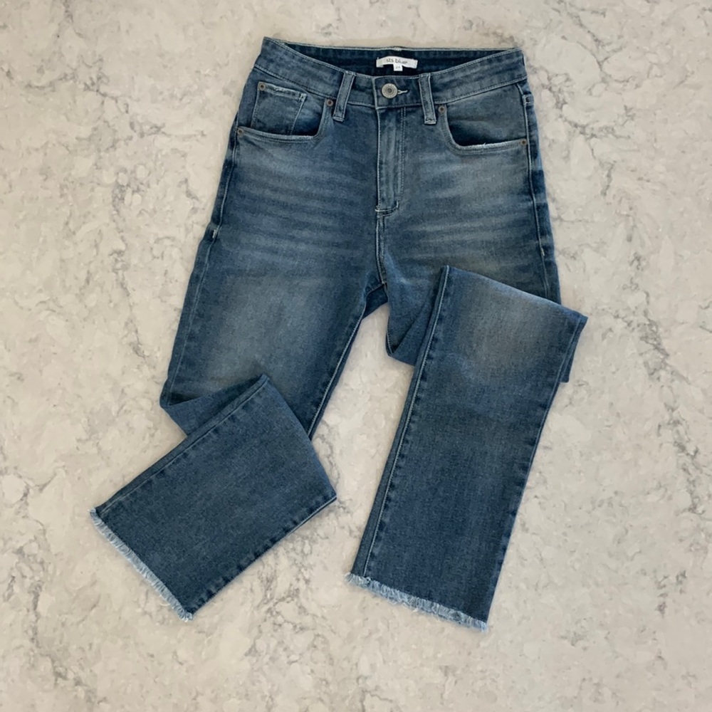 STS BLUE ANKLE FRAY DENIM